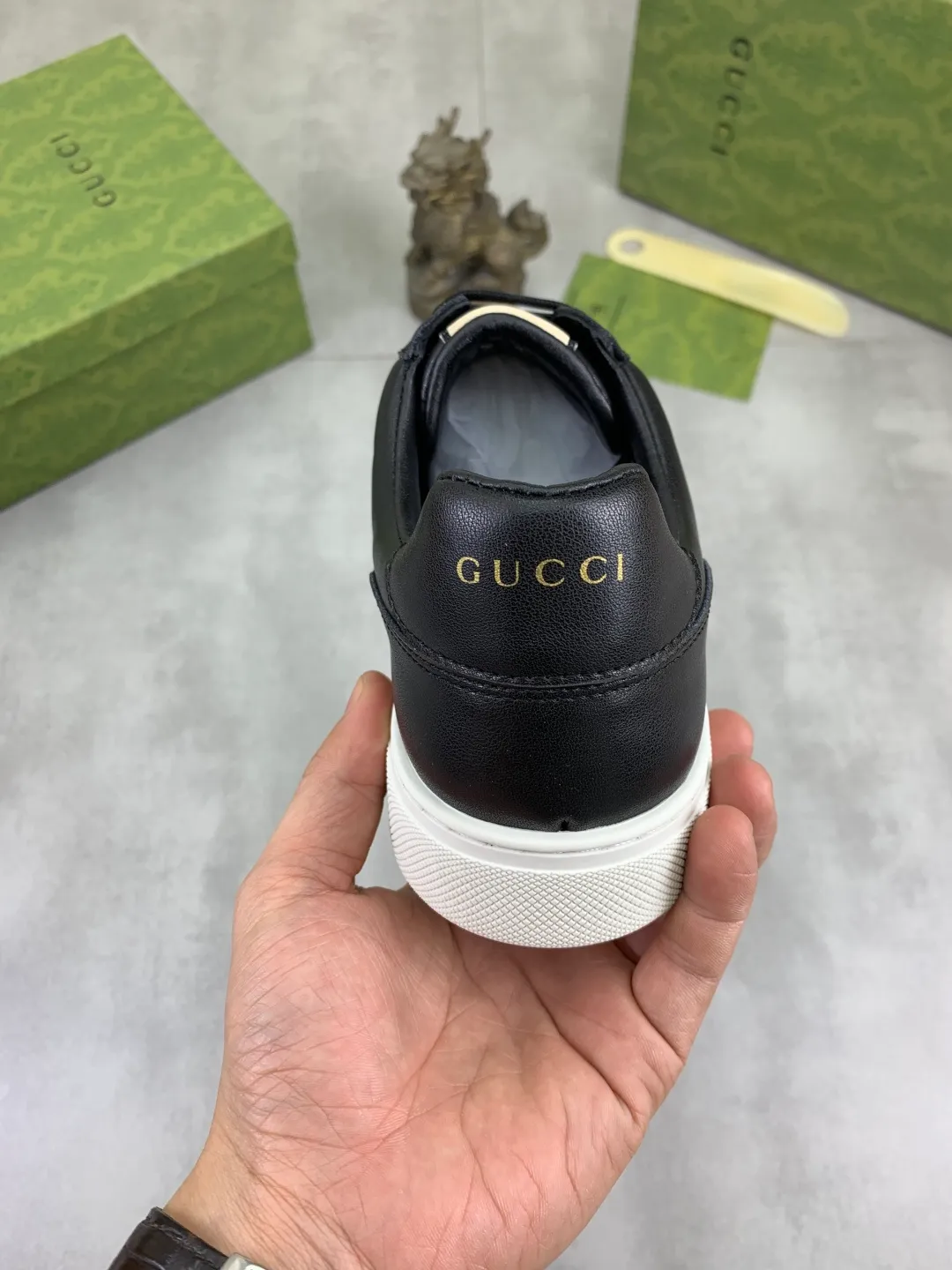 Men's shoes 💰P420 💰[New style]🆘 The latest model from Gucci GUCCI official website🎁Classic casual and fashionable men's shoes👟Best model💥The style is simple and elegant, exclusive for trendy men. Unique official website latest brand elements👑Gucci original decoration, fashionable and generous, original soft calfskin fabric➕Comfortable soft first-layer pigskin lining ✅The official website specifies wear-resistant casual outsole, the classic model is photographed in real life🎬Color: 2️⃣colors available😍Number of codes: 38-44